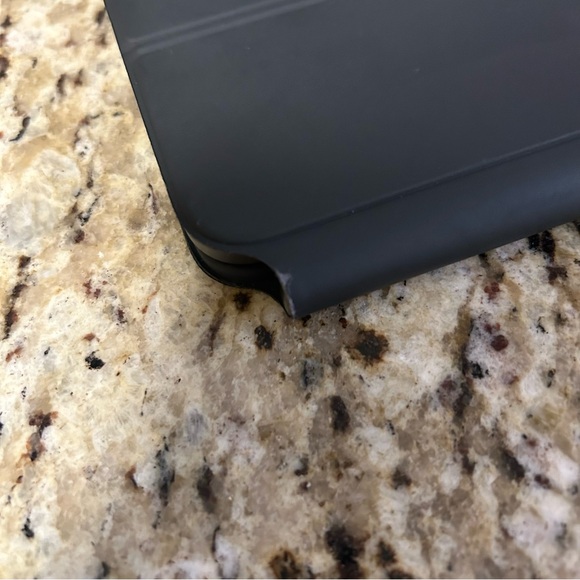 2021 iPad Pro - 11” - Picture 3 of 16